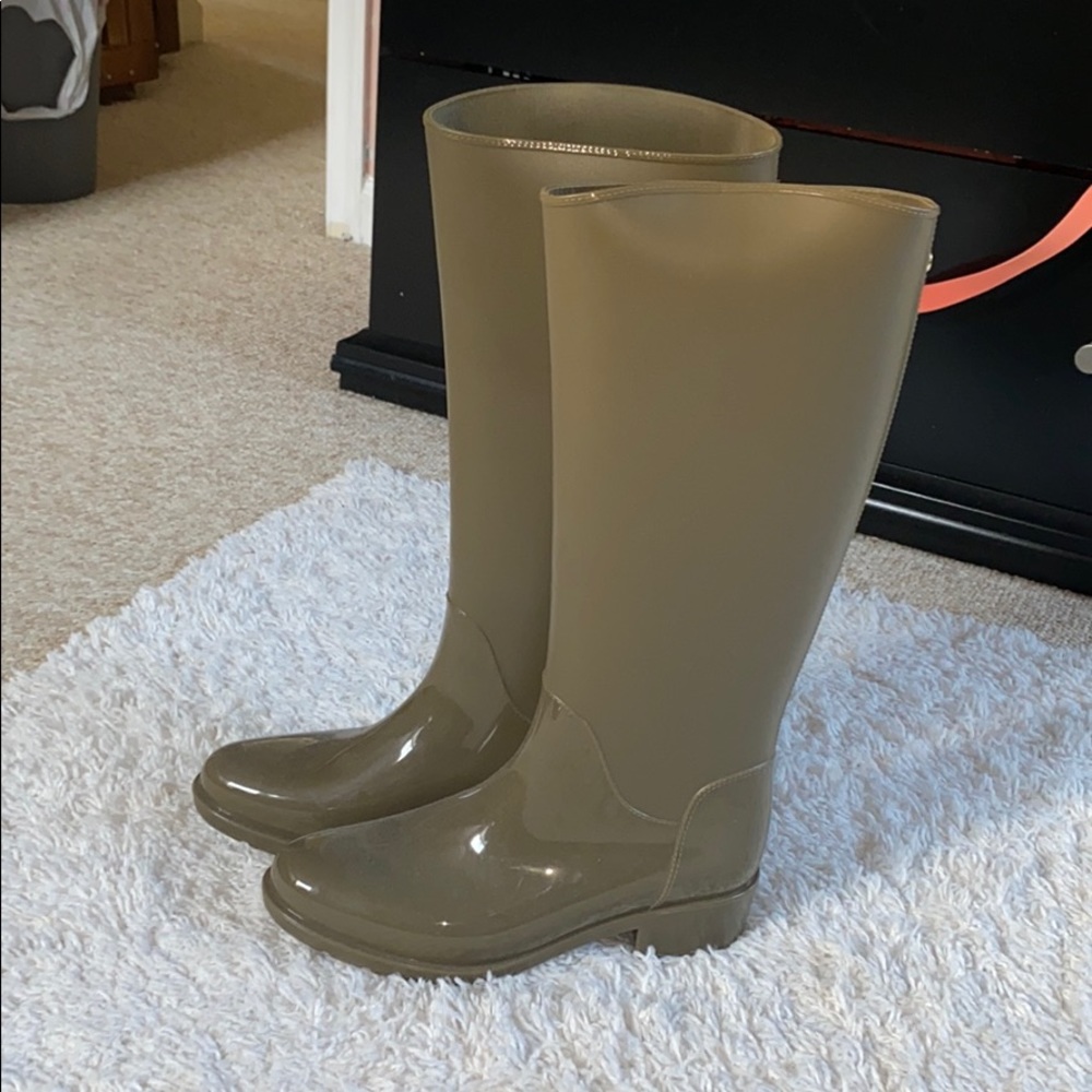 Green rain boots NEVER WORN